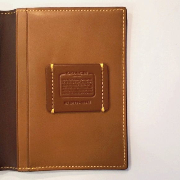 Coach Passport Case (Excellent Condition) - Picture 5 of 8